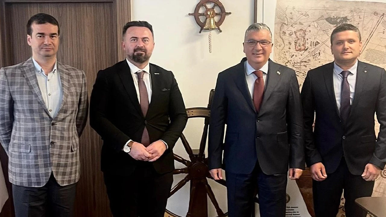 KTÜ Deniz Ulaştırma Mühendisliği Mezunları, Bakan Yardımcısı Ünüvar’ı Ziyaret Etti