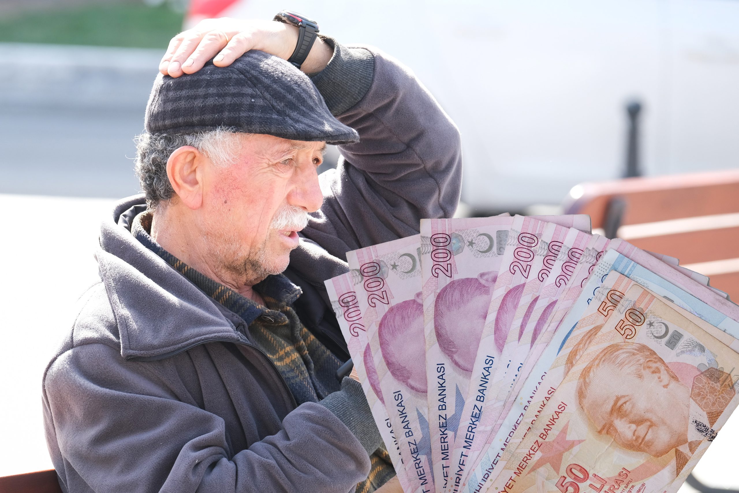 Emekliye ve Memura ocak zammı kesinleşiyor: Maaşlar 60 bin TL ve 27 bin TL’ye çıkabilir