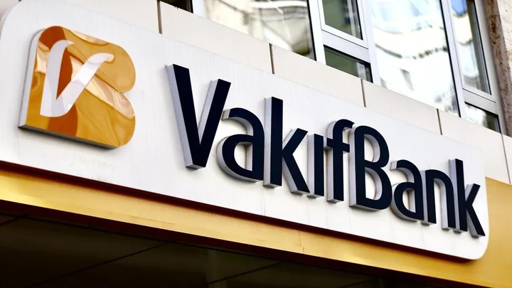 100 Bin TL İhtiyaç Kredisinin Vakıfbank’ta Aylık Taksiti Ne Kadardır, Toplam Kaç TL Faiz Ödenir?