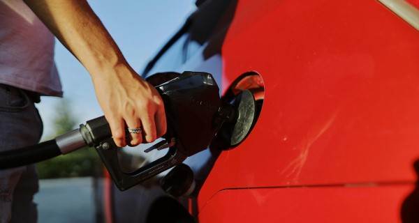 Benzin alırken sakın bunu yapmayın: Kritik uyarı